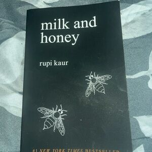 Milk and Honey by - Black Coffee Table Book